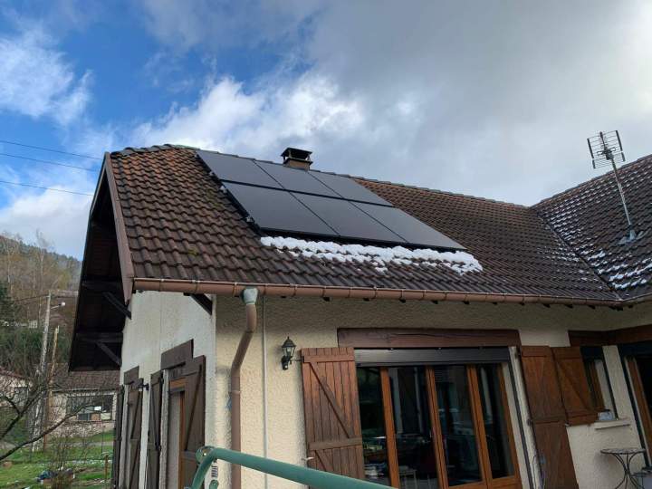 Travaux d'installation de panneaux photovoltaïques à Saint Dié des Vosges